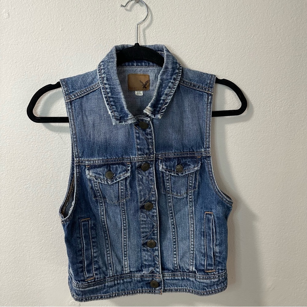 American Eagle Cropped Denim Vest